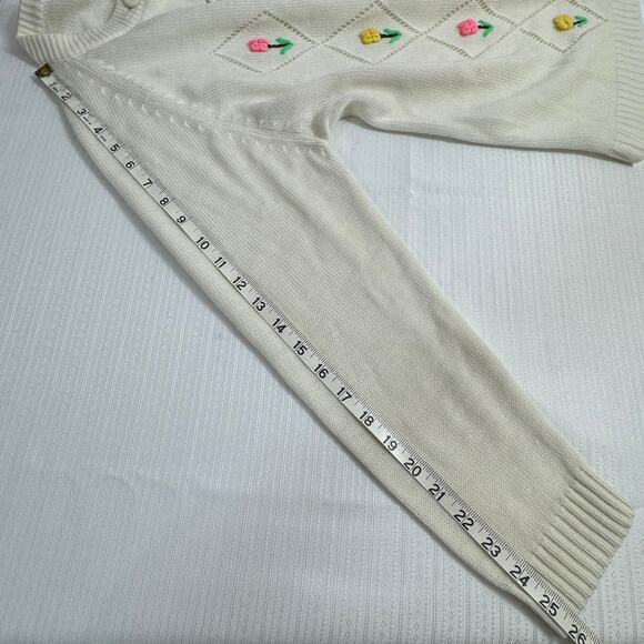 Vintage White Hand Embroidered Rosebud Knit Cardigan Sweater Cottagecore Grandma - Picture 3 of 6